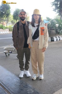 cricketer virat kohli and his actress wife anushka sharma spotted at mumbai airport