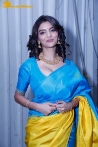 Actress Anveshi Jain in a blue and yellow saree