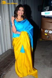 Actress Anveshi Jain in a blue and yellow saree