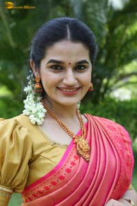 actress aparna janardanan sweet looks in a saree