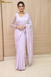 actress archana iyer gorgeous in a saree