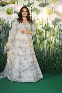 Arpita and Aayush’s Diwali Party attended by Salman Khan, Shilpa Shetty, Rakul Preet Singh, Saiee Manjrekar, Huma Qureshi, and others