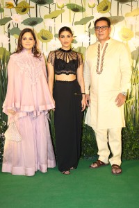 Arpita and Aayush’s Diwali Party attended by Salman Khan, Shilpa Shetty, Rakul Preet Singh, Saiee Manjrekar, Huma Qureshi, and others