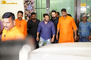 Bollywood Celebrities including Salman Khan have attended the Ganesh Chaturthi Celebrations at Arpita’s house