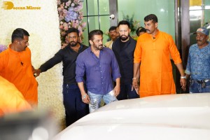 Bollywood Celebrities including Salman Khan have attended the Ganesh Chaturthi Celebrations at Arpita’s house