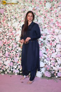 Arpita’s Eid Party attended by Salman Khan, Anil Kapoor, Aamir Khan, Pooja Hegde, Huma Qureshi, Dia Mirza, Bhagyashree, Tabu and others