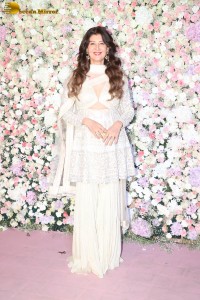 Arpita’s Eid Party attended by Salman Khan, Anil Kapoor, Aamir Khan, Pooja Hegde, Huma Qureshi, Dia Mirza, Bhagyashree, Tabu and others