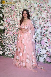 Arpita’s Eid Party attended by Salman Khan, Anil Kapoor, Aamir Khan, Pooja Hegde, Huma Qureshi, Dia Mirza, Bhagyashree, Tabu and others