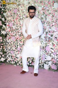 Arpita’s Eid Party attended by Salman Khan, Anil Kapoor, Aamir Khan, Pooja Hegde, Huma Qureshi, Dia Mirza, Bhagyashree, Tabu and others