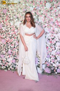 Arpita’s Eid Party attended by Salman Khan, Anil Kapoor, Aamir Khan, Pooja Hegde, Huma Qureshi, Dia Mirza, Bhagyashree, Tabu and others