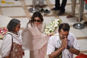 Asha Bhosle’s Antim Darshan attended by Sachin Tendulkar, Jackie Shroff, Tabu, Riteish Deshmukh, Eknath Shinde, and others