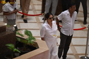 Asha Bhosle’s Antim Darshan attended by Sachin Tendulkar, Jackie Shroff, Tabu, Riteish Deshmukh, Eknath Shinde, and others
