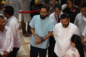 Asha Bhosle’s Antim Darshan attended by Sachin Tendulkar, Jackie Shroff, Tabu, Riteish Deshmukh, Eknath Shinde, and others