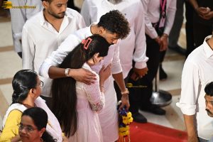 Asha Bhosle’s Antim Darshan attended by Sachin Tendulkar, Jackie Shroff, Tabu, Riteish Deshmukh, Eknath Shinde, and others