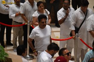 Asha Bhosle’s Antim Darshan attended by Sachin Tendulkar, Jackie Shroff, Tabu, Riteish Deshmukh, Eknath Shinde, and others