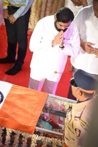 Asha Bhosle’s Antim Darshan attended by Sachin Tendulkar, Jackie Shroff, Tabu, Riteish Deshmukh, Eknath Shinde, and others