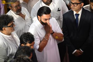 Asha Bhosle’s Antim Darshan attended by Sachin Tendulkar, Jackie Shroff, Tabu, Riteish Deshmukh, Eknath Shinde, and others