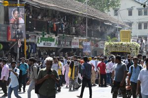 Asha Bhosle’s Antim Darshan attended by Sachin Tendulkar, Jackie Shroff, Tabu, Riteish Deshmukh, Eknath Shinde, and others