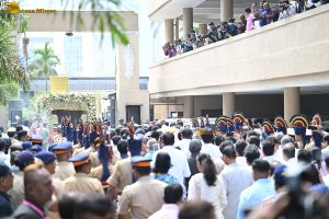 Asha Bhosle’s Antim Darshan attended by Sachin Tendulkar, Jackie Shroff, Tabu, Riteish Deshmukh, Eknath Shinde, and others