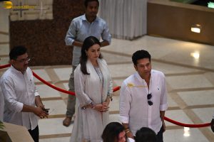 Asha Bhosle’s Antim Darshan attended by Sachin Tendulkar, Jackie Shroff, Tabu, Riteish Deshmukh, Eknath Shinde, and others