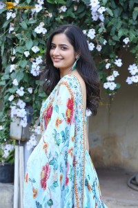 actress ashika ranganath cute photoshoot