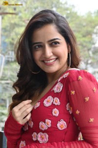 actress Ashika Ranganath beautiful in a red salwar