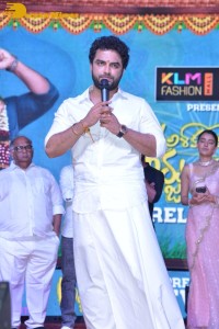 Ashoka Vanamlo Arjuna Kalyanam Pre-Release Function attended by Vishwak Sen and Rukshar Dhillon