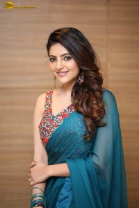 indian actress athulya ravi pretty in a blue saree