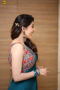 indian actress athulya ravi pretty in a blue saree