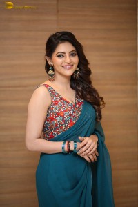 indian actress athulya ravi pretty in a blue saree