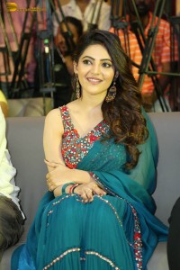 indian actress athulya ravi pretty in a blue saree