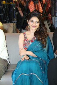 indian actress athulya ravi pretty in a blue saree