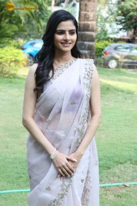 Actress Avantika Dassani photoshoot in a light pink saree