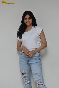 indian actress avantika dassani cute in a white top and blue denim jeans