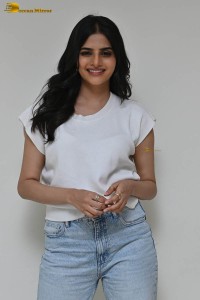 indian actress avantika dassani cute in a white top and blue denim jeans