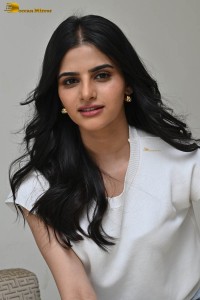 indian actress avantika dassani cute in a white top and blue denim jeans