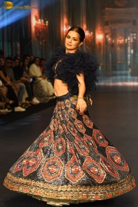 actress Avneet Kaur ramp walk at a fashion show