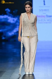 actress Avneet Kaur gorgeous looks while doing a ramp walk in a pant suit