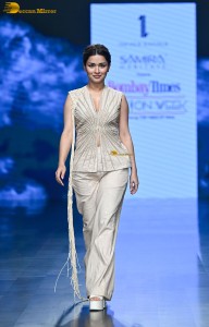 actress Avneet Kaur gorgeous looks while doing a ramp walk in a pant suit