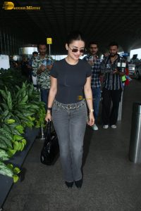 actress Avneet Kaur pretty in a black top