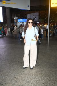 actress Avneet Kaur spotted at mumbai airport
