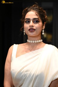 actress Ayesha Khan beautiful in a white saree