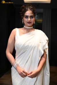 actress Ayesha Khan beautiful in a white saree