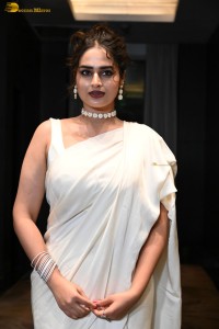 actress Ayesha Khan beautiful in a white saree