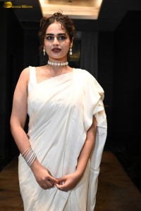 actress Ayesha Khan beautiful in a white saree