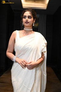 actress Ayesha Khan beautiful in a white saree