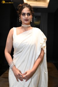 actress Ayesha Khan beautiful in a white saree