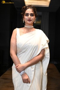 actress Ayesha Khan beautiful in a white saree