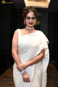 actress Ayesha Khan beautiful in a white saree