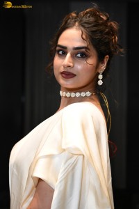 actress Ayesha Khan beautiful in a white saree